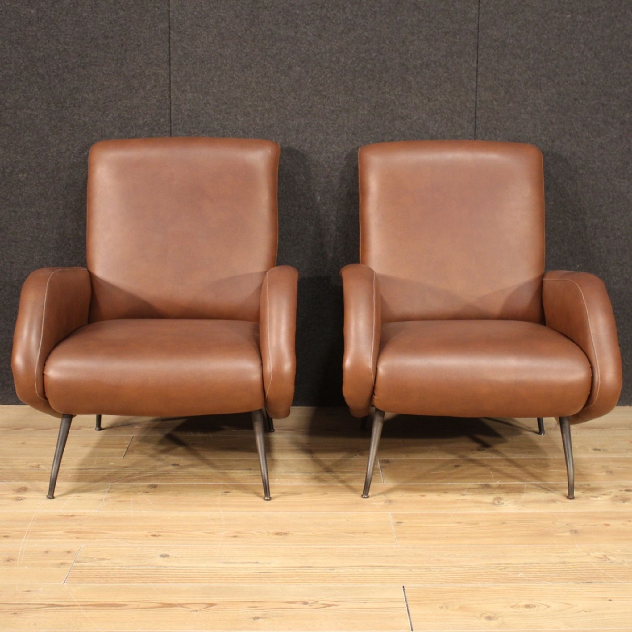 Belle paire de fauteuils des années 70