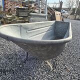 Zinc bathtub
