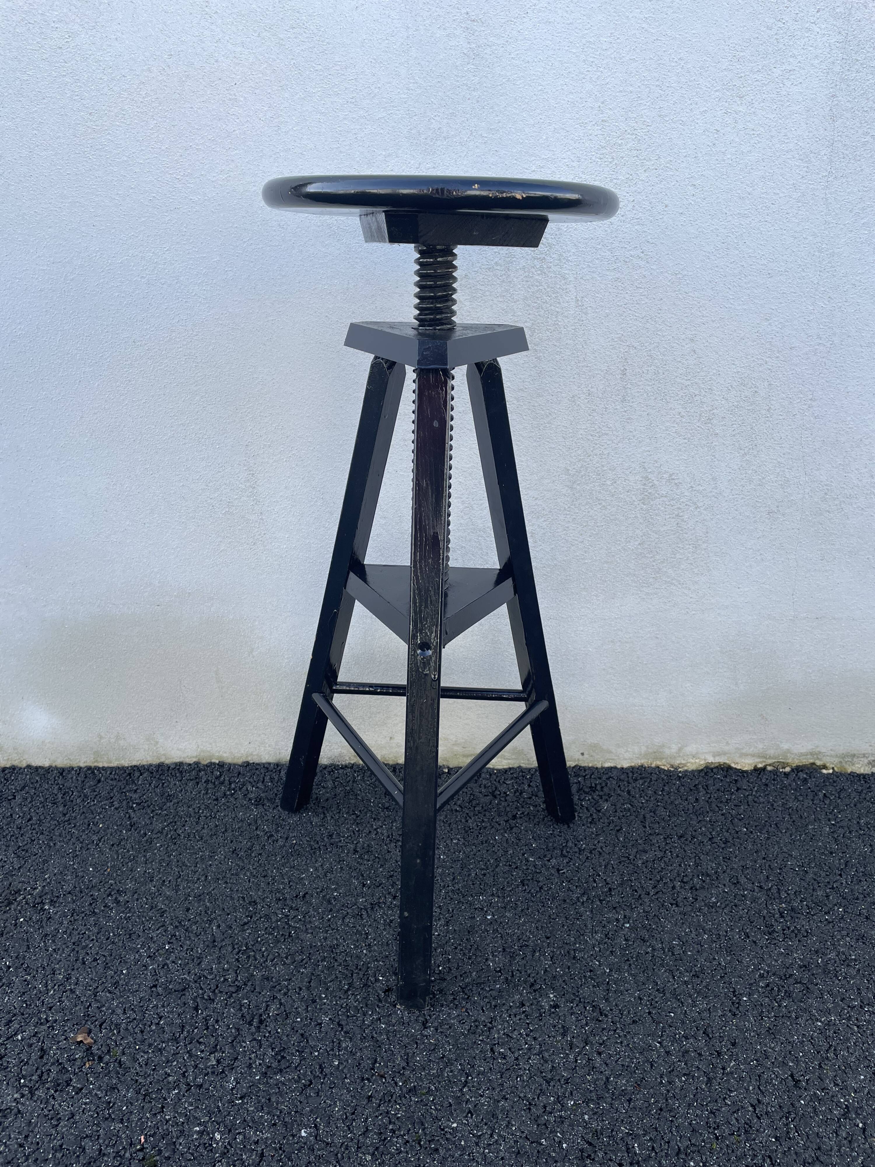 Screw stool