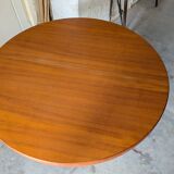 Baumann extendable round table