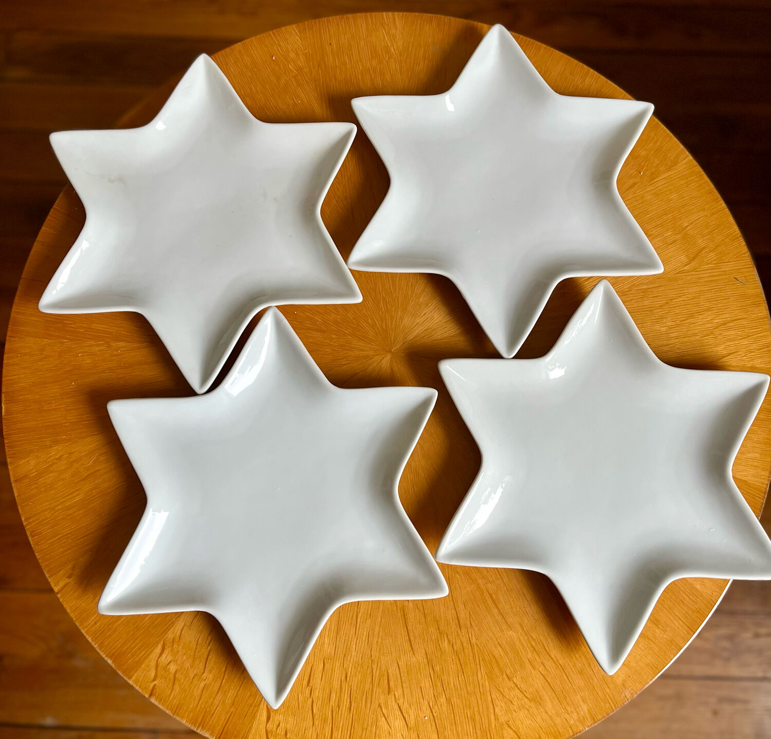 Set of 4 star-white earthenware plates