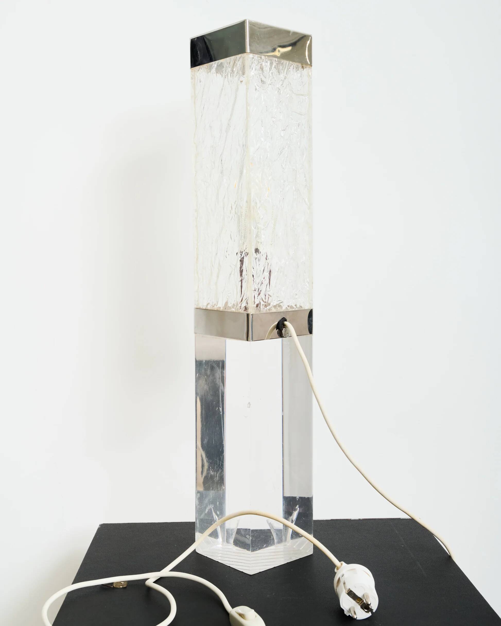 Table lamp in plexiglass and aluminium, Italy, 1970s