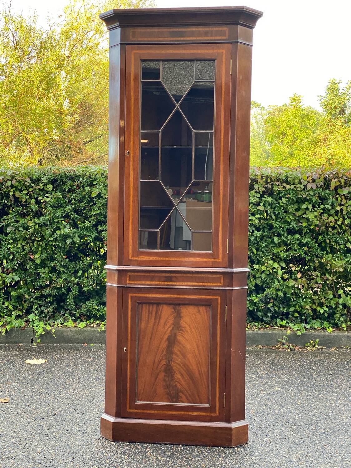 Victorian corner cabinet in solid wood and marquetry
