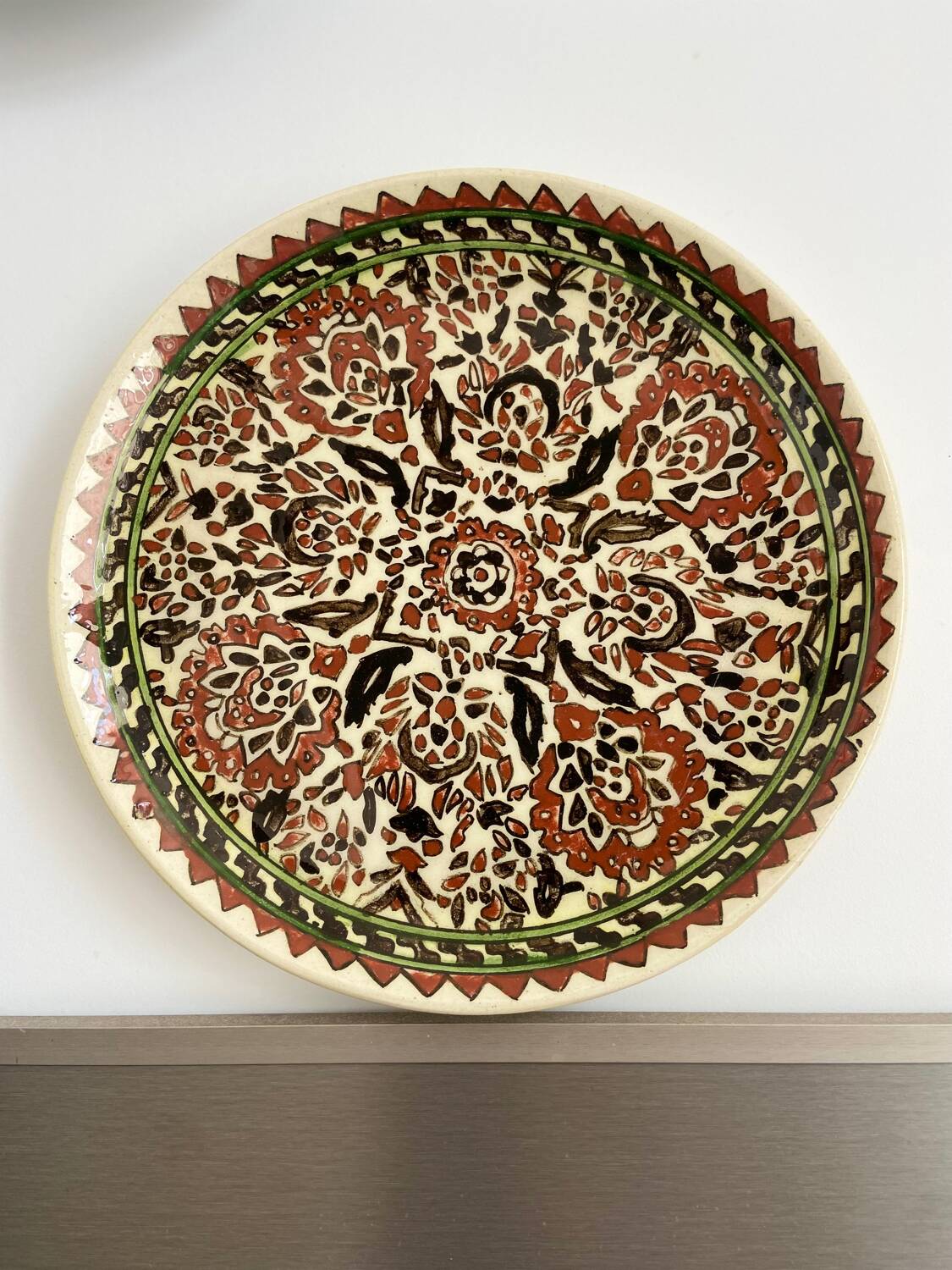 Assiette décorative en céramique