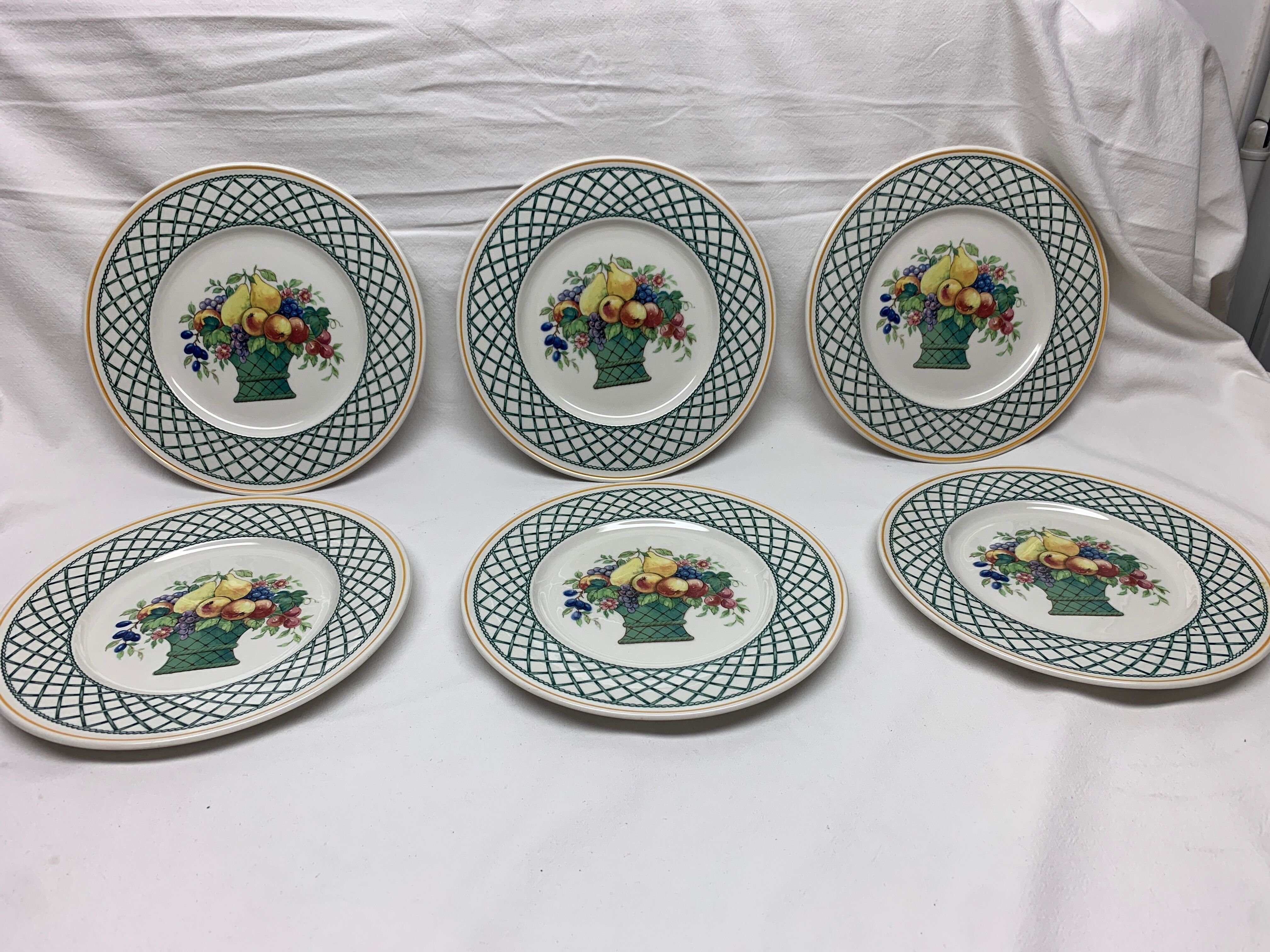 Lot 6 dessert plates villeroy & boch basket