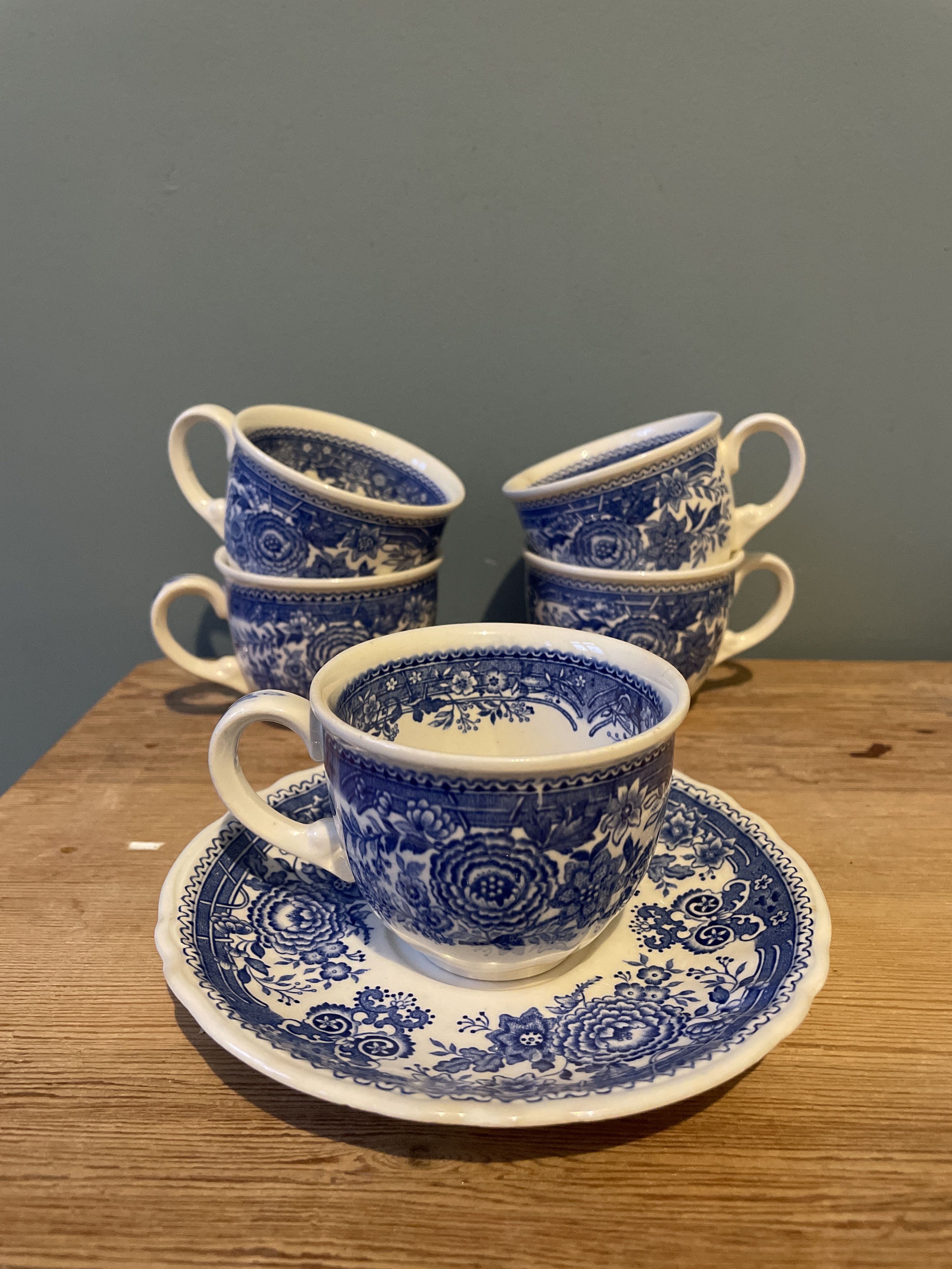 Set of coffee cups and tea cups Villeroy Et Boch Burgenland