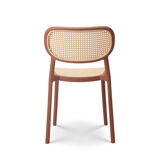 Chaise coloré aspect cannage rétro