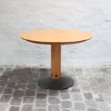 Postmodern round extendable dining table by Arnold Merckx for Arco, The Netherlands 1980s.