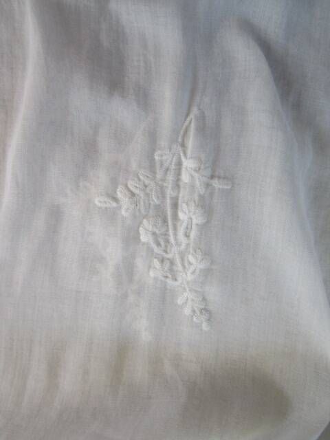Voile De Berceau ancien avec dessus de lit assorti