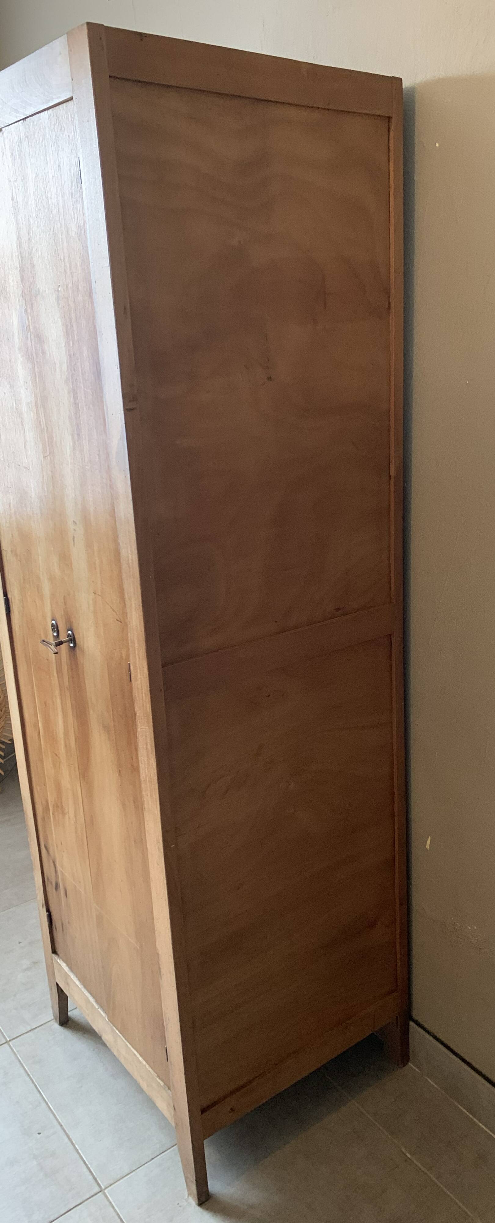 Bonnetière / armoire parisienne des années 50