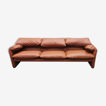 Maralunga sofa by Vico Magistretti for Cassina