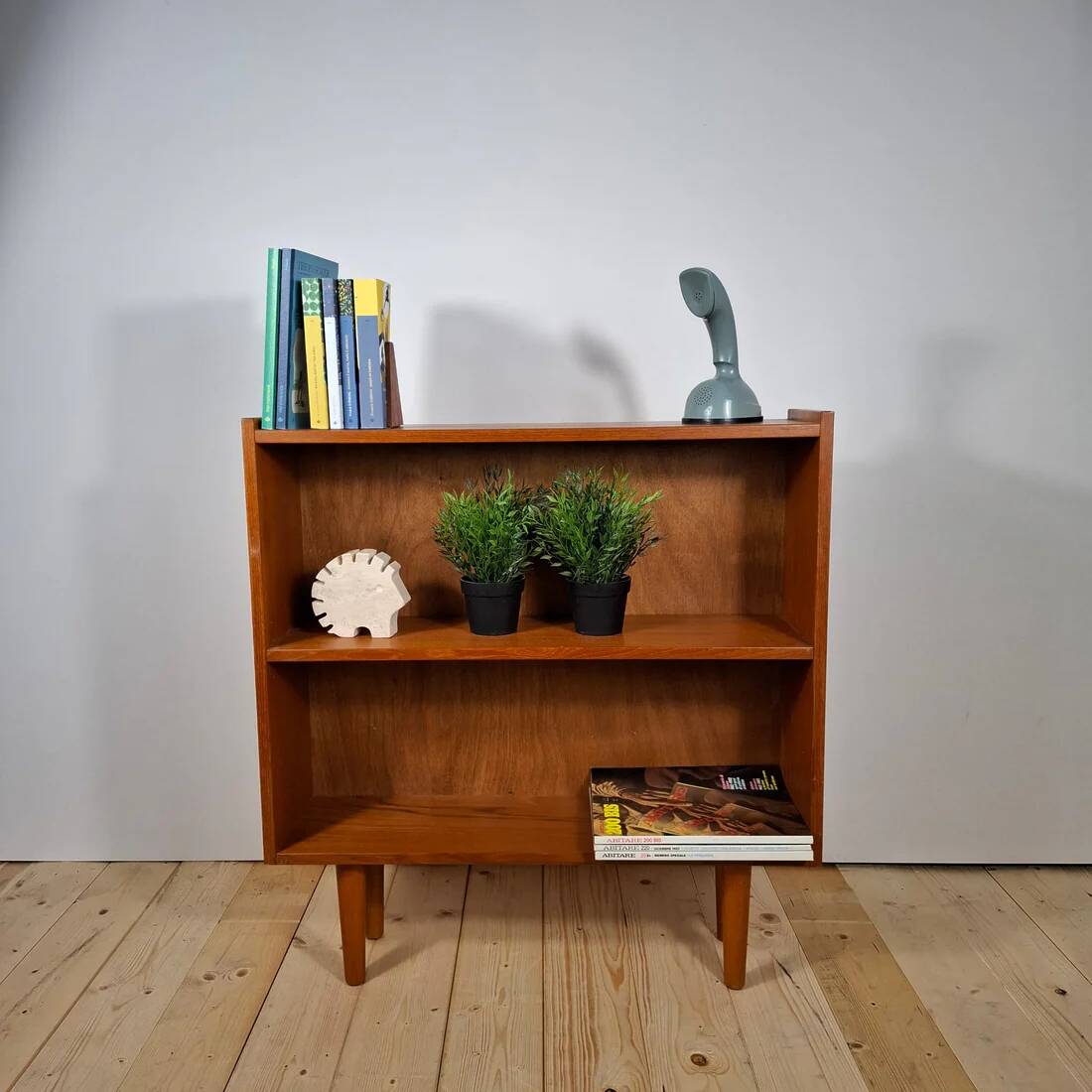 Small Danish mid-century bookshelf in teak – 1960s