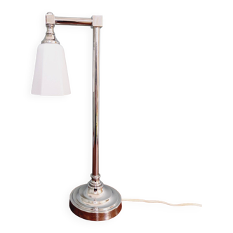 Lampe de bureau en métal chromé et opaline blanche