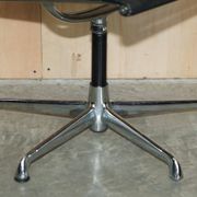 Fauteuil de bureau pivotant vintage Vitra ICF Eames EA105 Hopsak