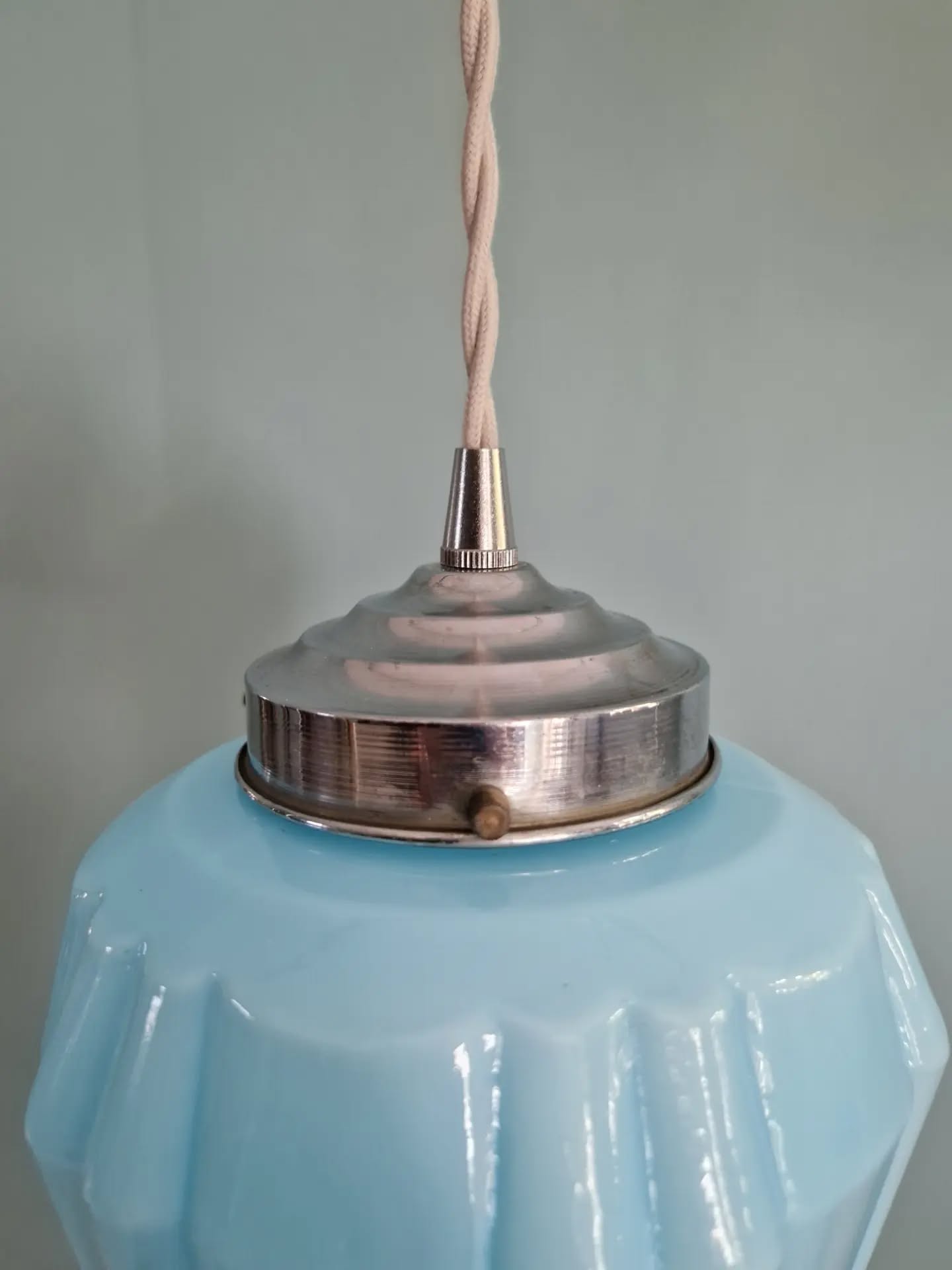 Suspension Art Déco en opaline bleue, années 1920-30