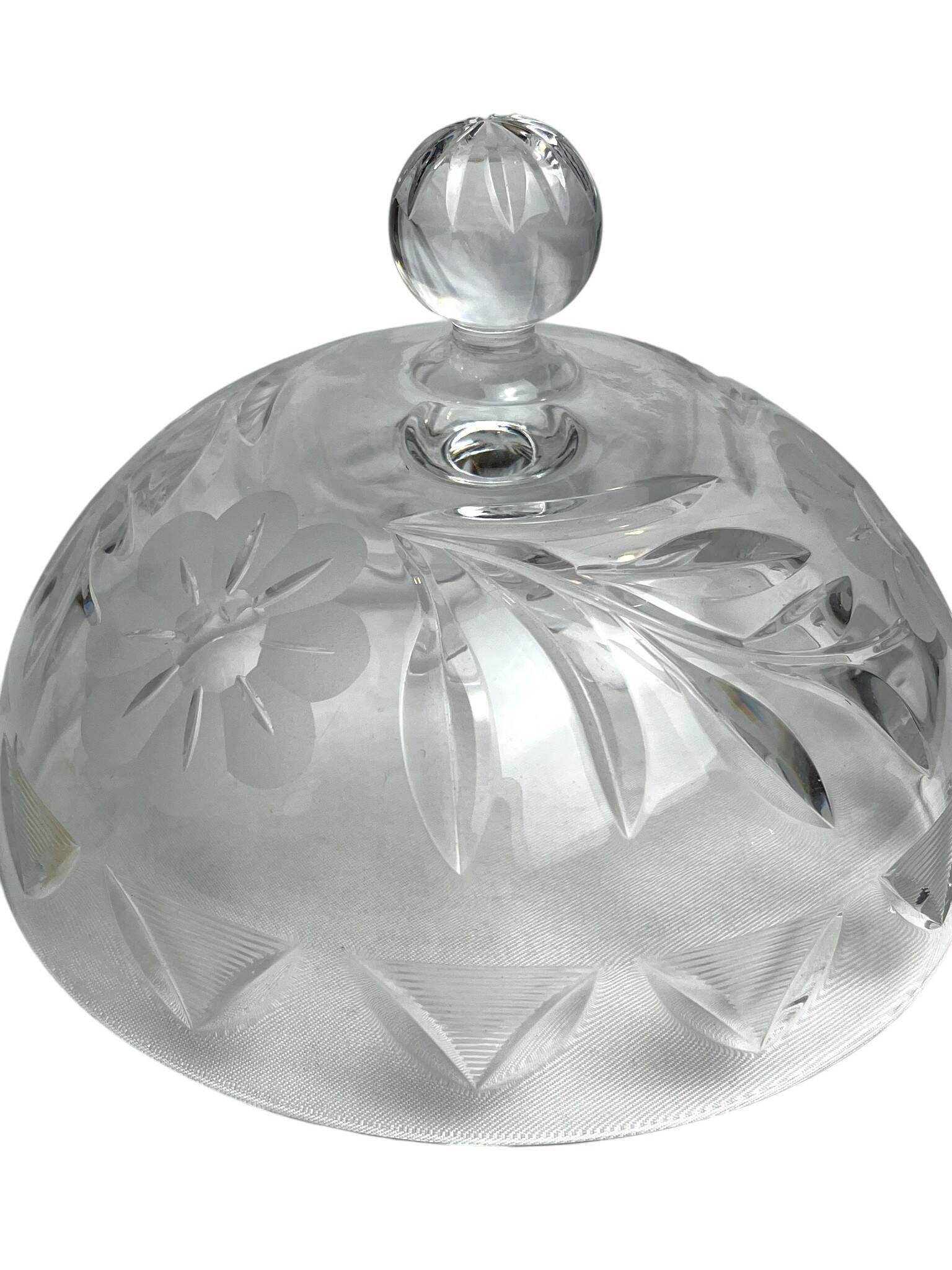 Tableware, engraved glass cheese dome from the 20th century.