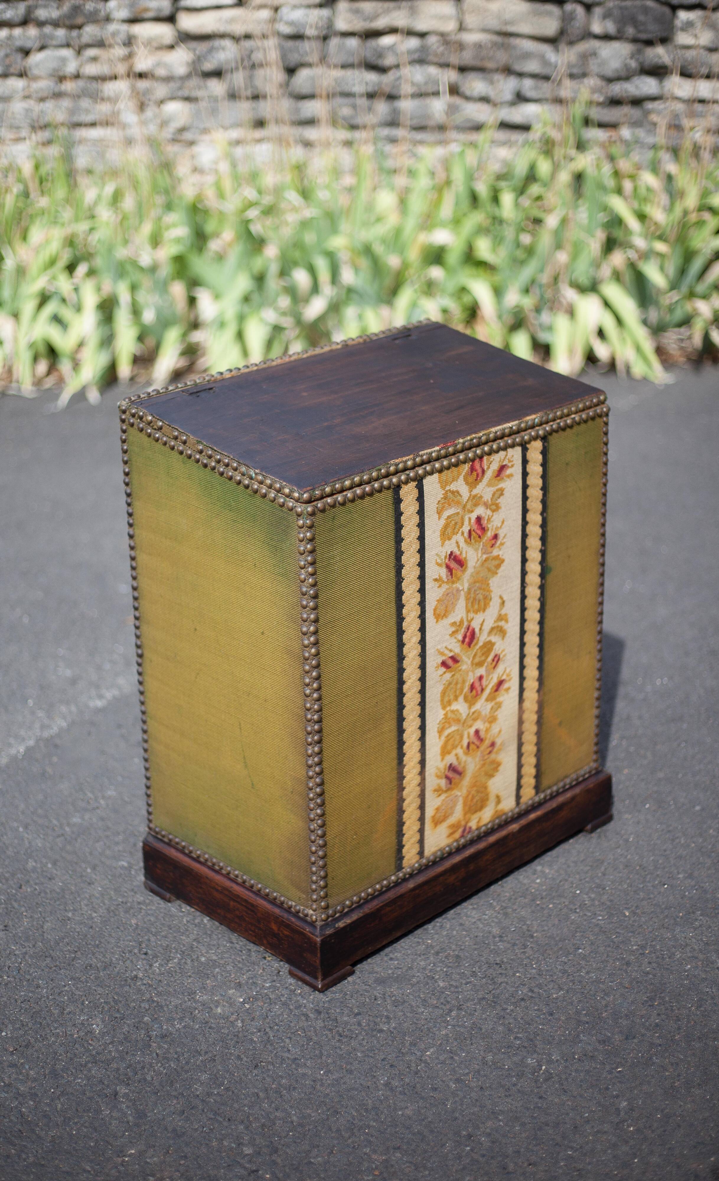 Napoleon III upholstered wooden chest, storage chest, interior decoration