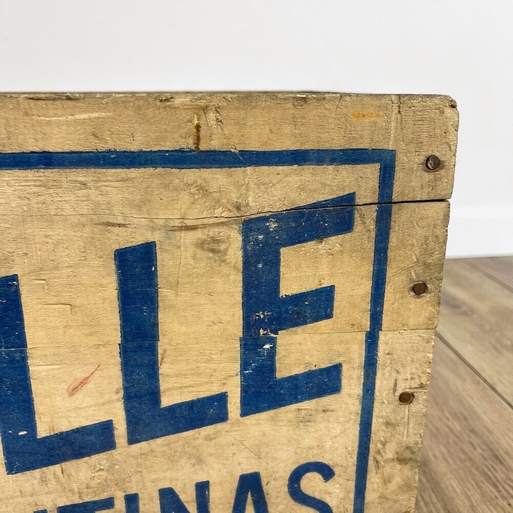 Wooden fruit transport box Argentina 1958