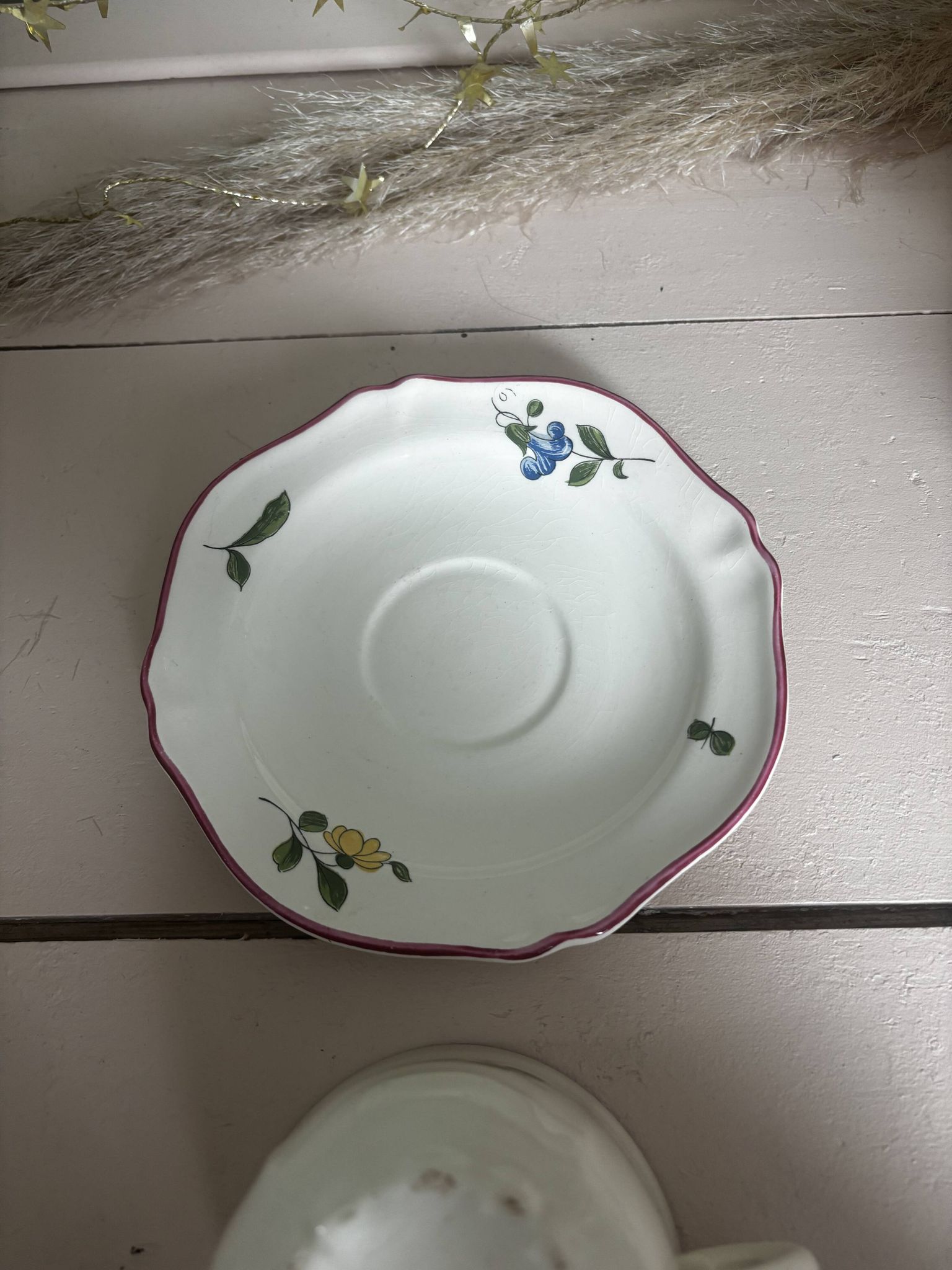Duo of cups and saucers Old Saint Amand