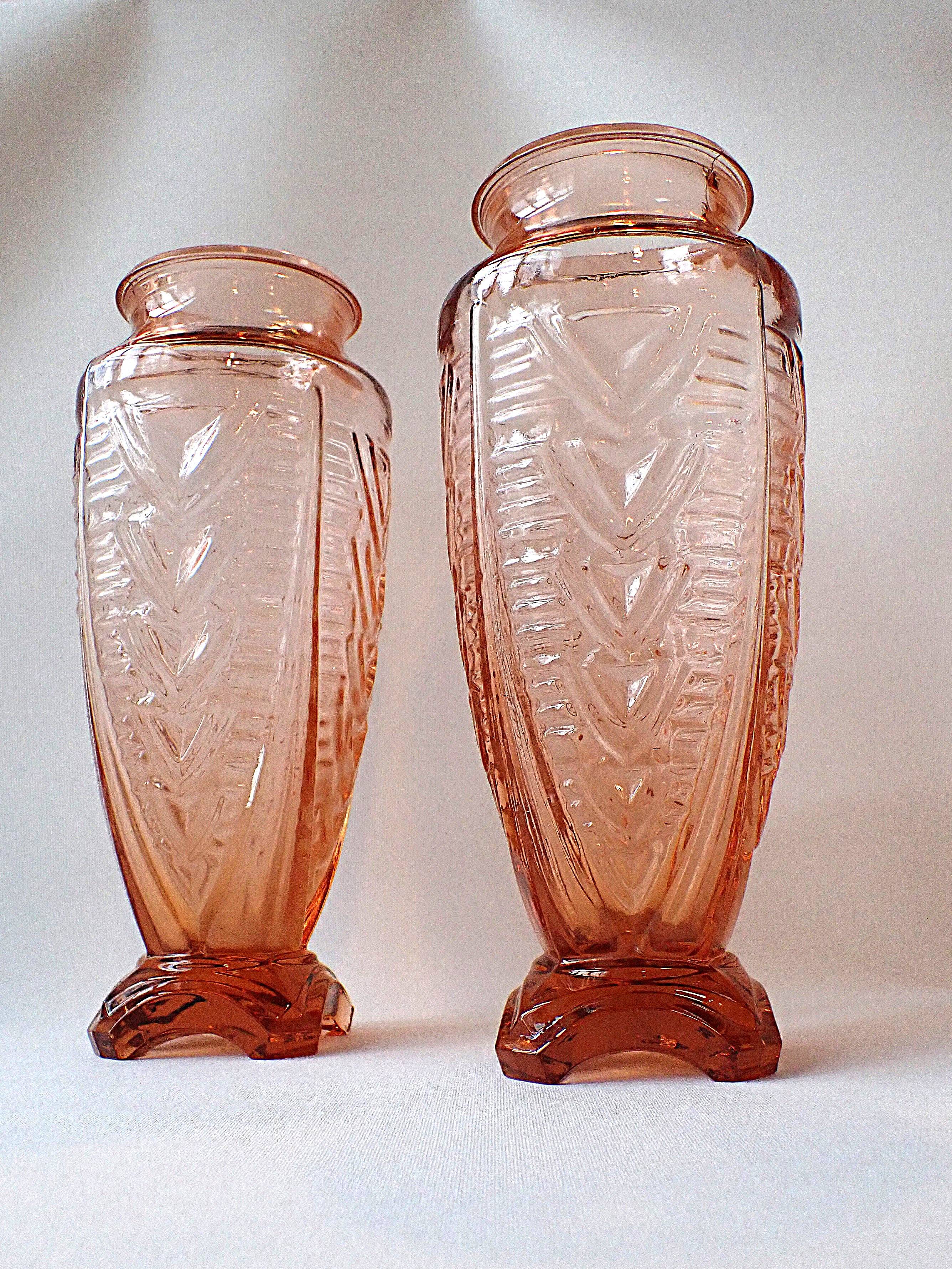 Vases en verre épais rose transparent - style géométrique art déco