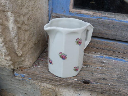 Pitcher Pillivuyt Mehun france ceramic patterns florets