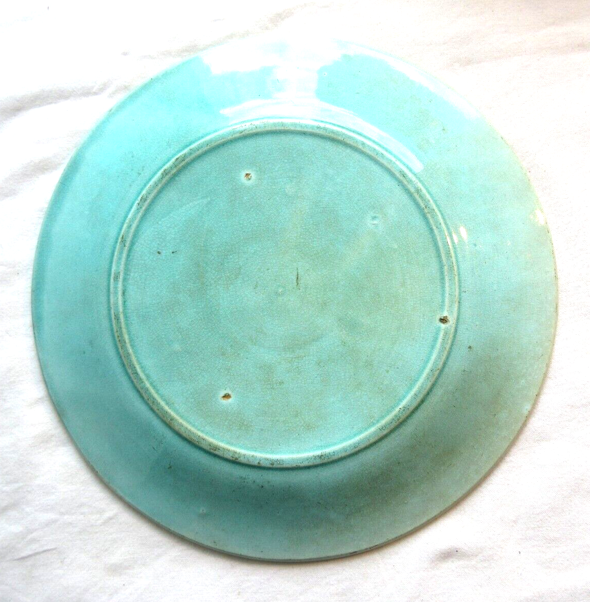 Old dessert plate in slip: Acanthus leaves, Sarreguemines