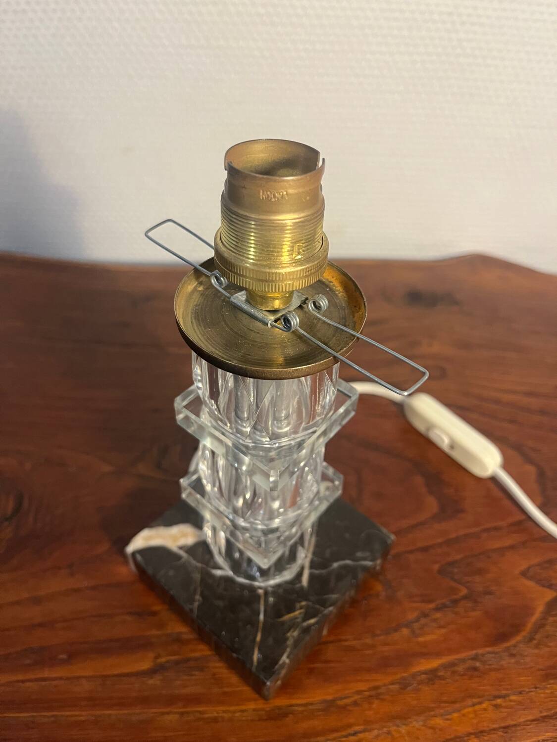 Lampe art déco marbre et verre avec globe strié