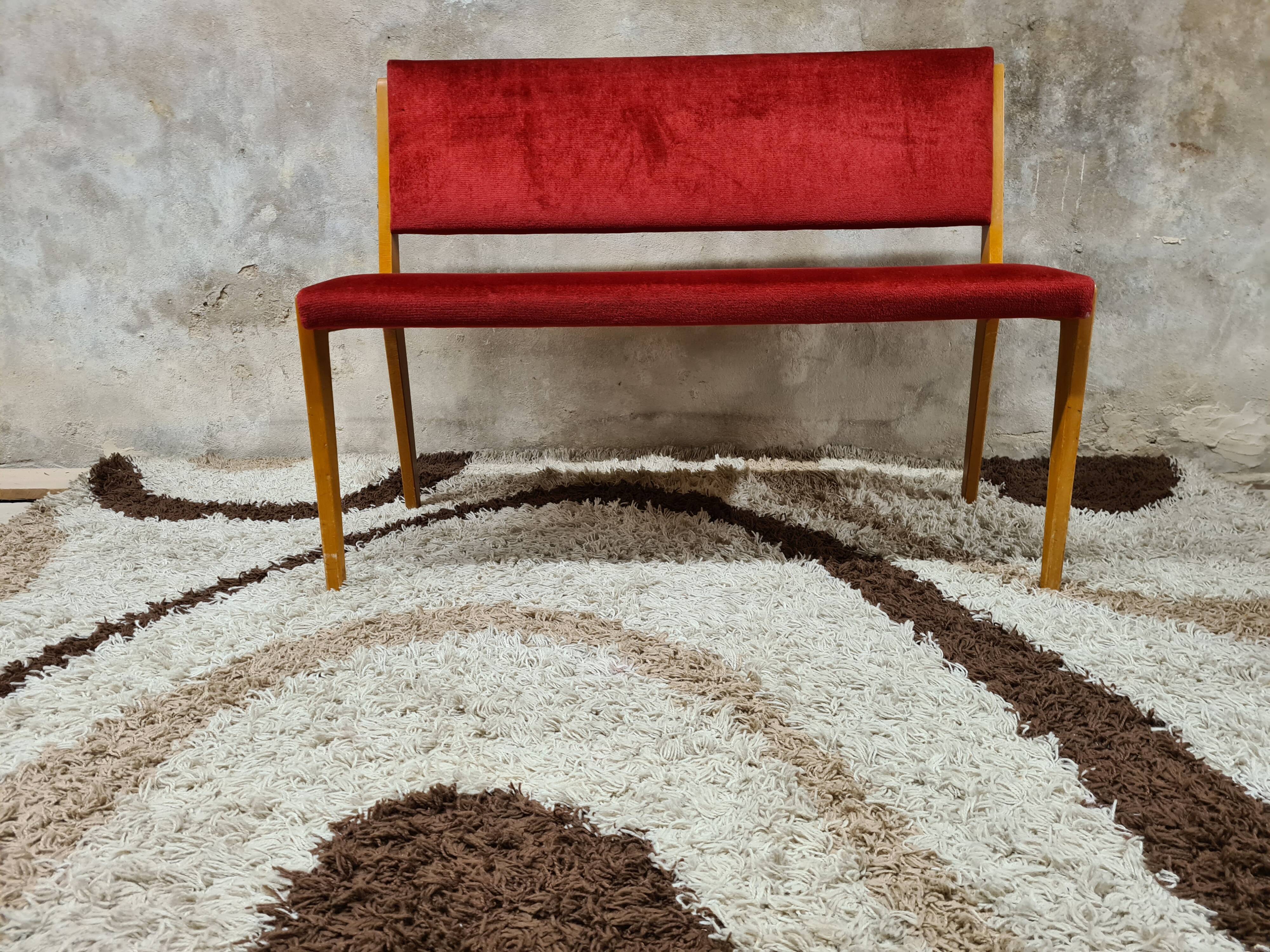 Two-seater red velvet bench 1970 vintage