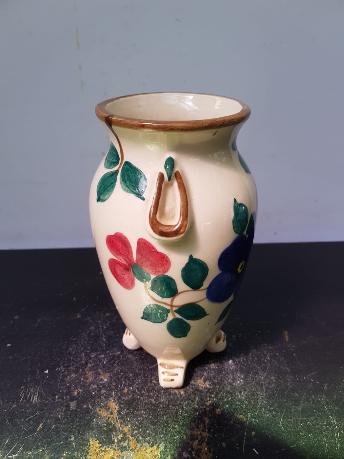 Old white ceramic cove vase & flower décor