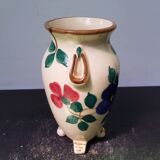 Old white ceramic cove vase & flower décor
