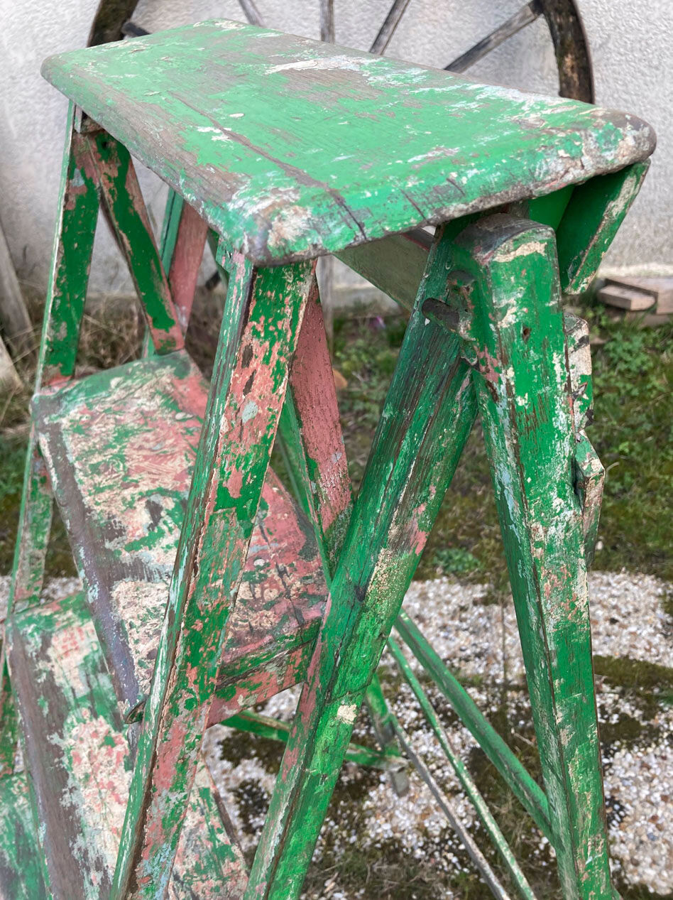 Escabeau d'artiste ancien patiné