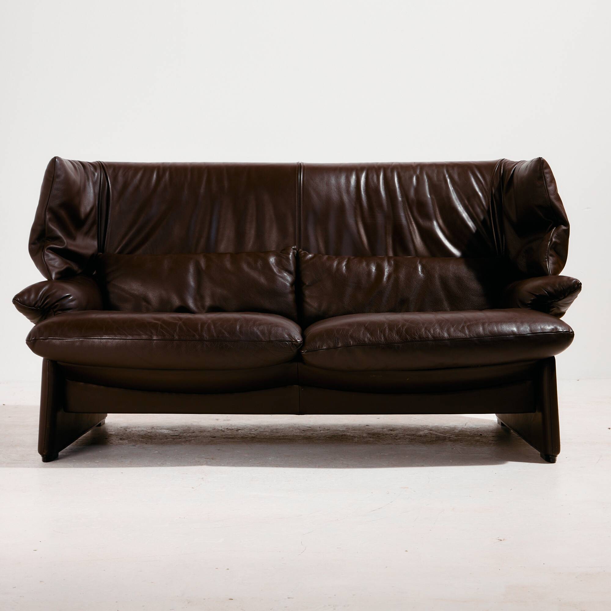 MK11470 Portovenere two-seater leather sofa by Vico Magistretti for Cassina