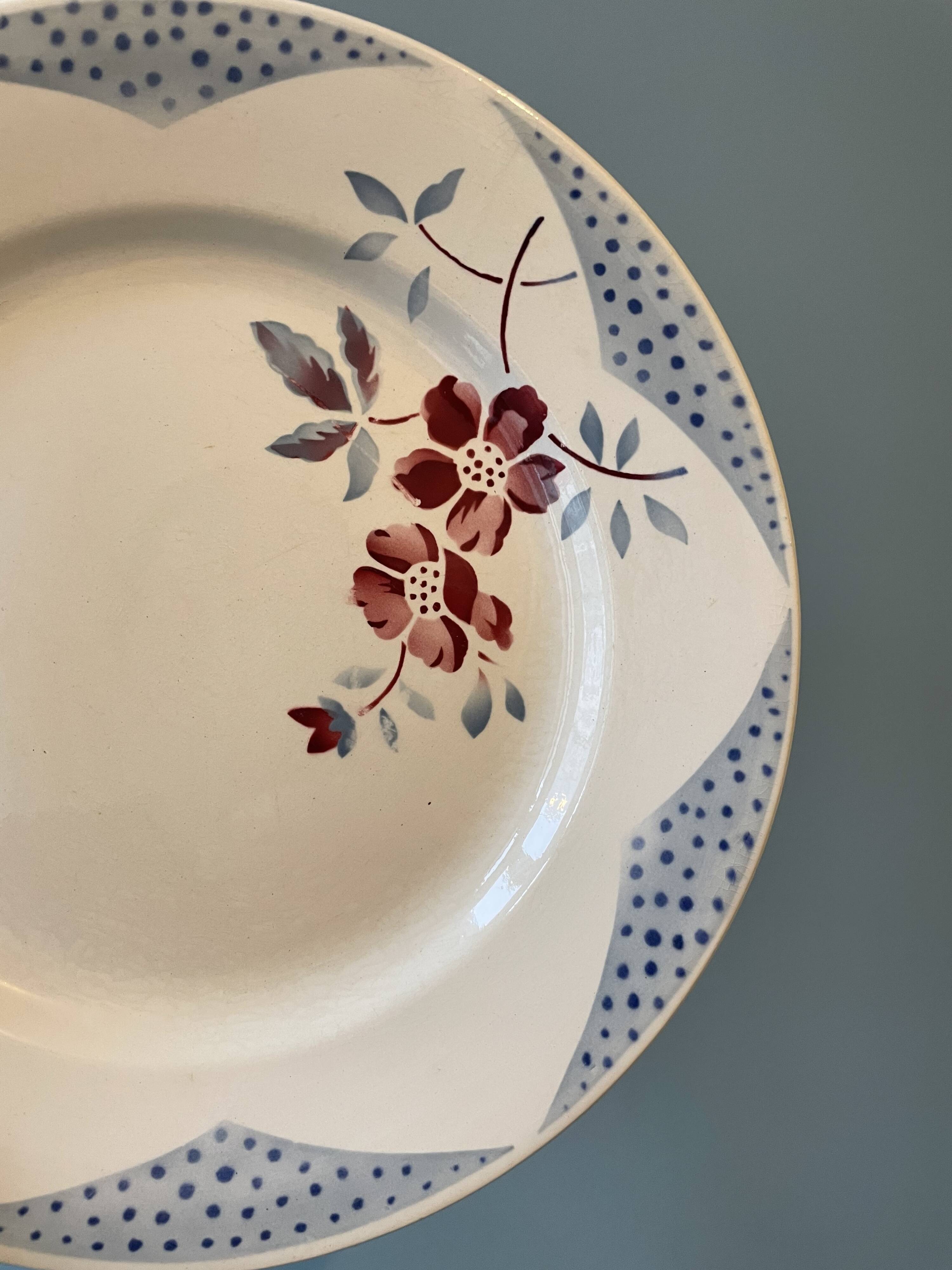 Set of 7 flat plates Digoin Sarreguemines, Barfleur model