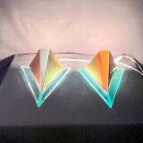 Pair of postmodern triangular sconces, gold metal and lucite, fin XX by Massive