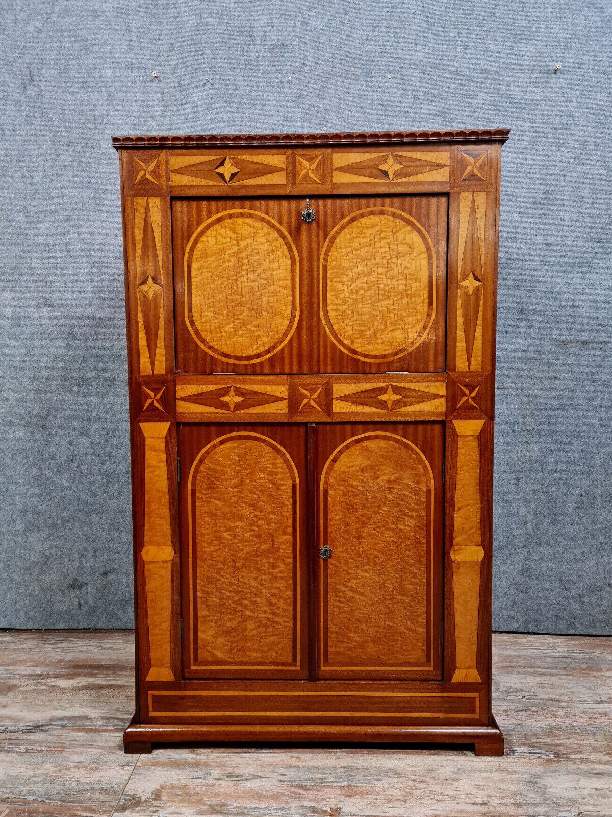 Secretary of Dame Restauration/Charles X in precious wood marquetry circa 1900