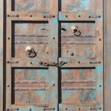 Indian door in old teak piece and patina of origin