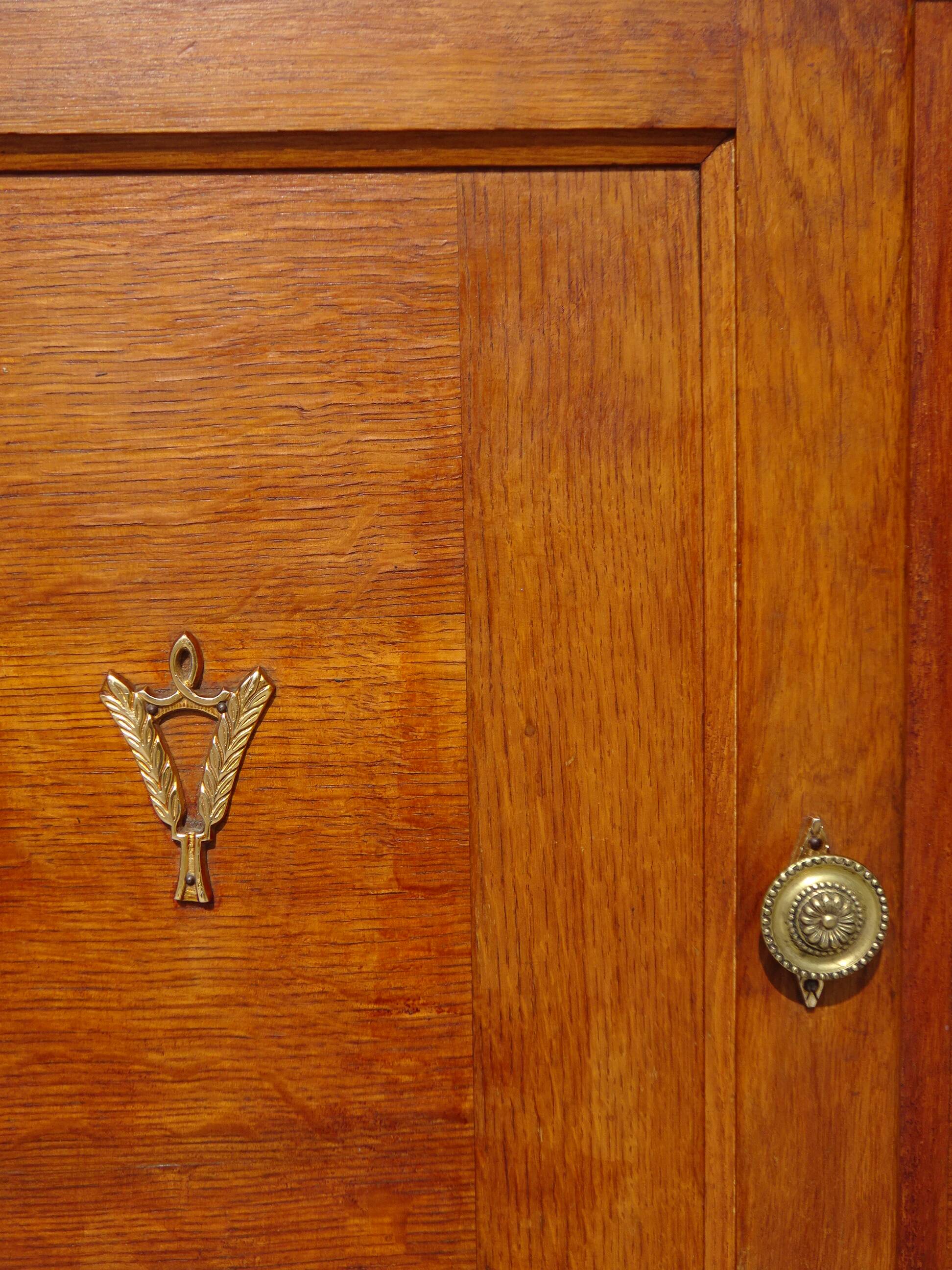 Vintage buffet in light and black oak