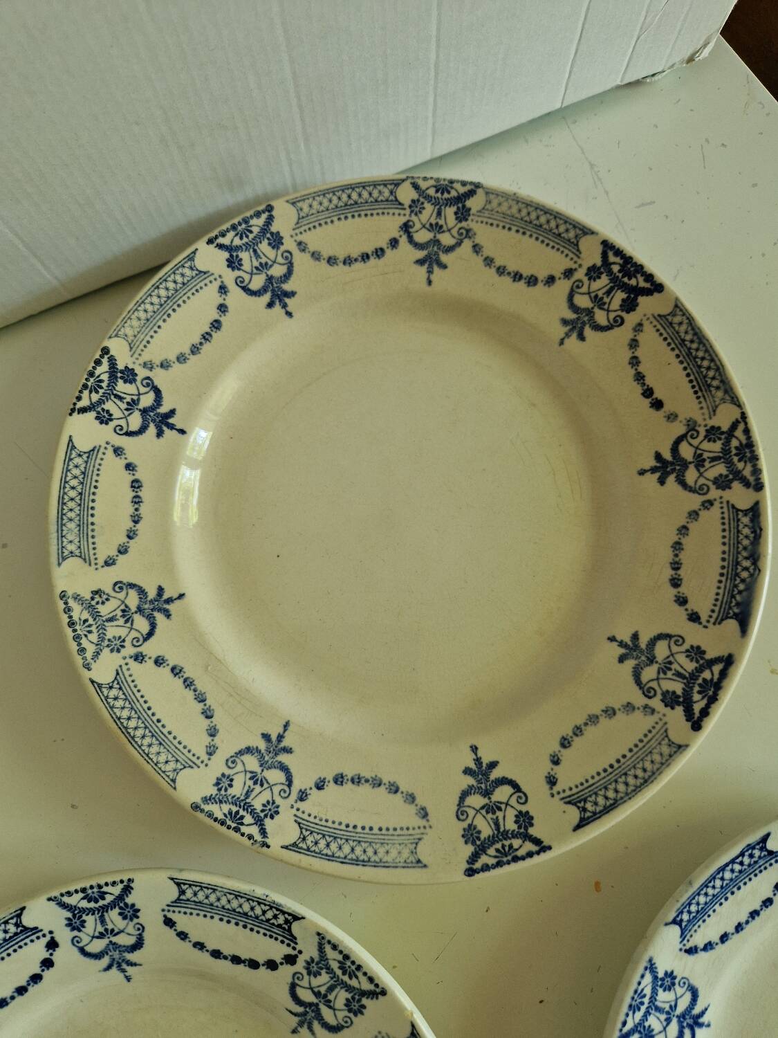 Set of 6 Moulin des Loups Colonial Model Plates