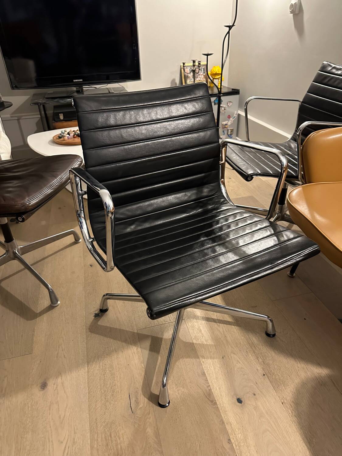 EA 108 Eames armchair, Vitra edition