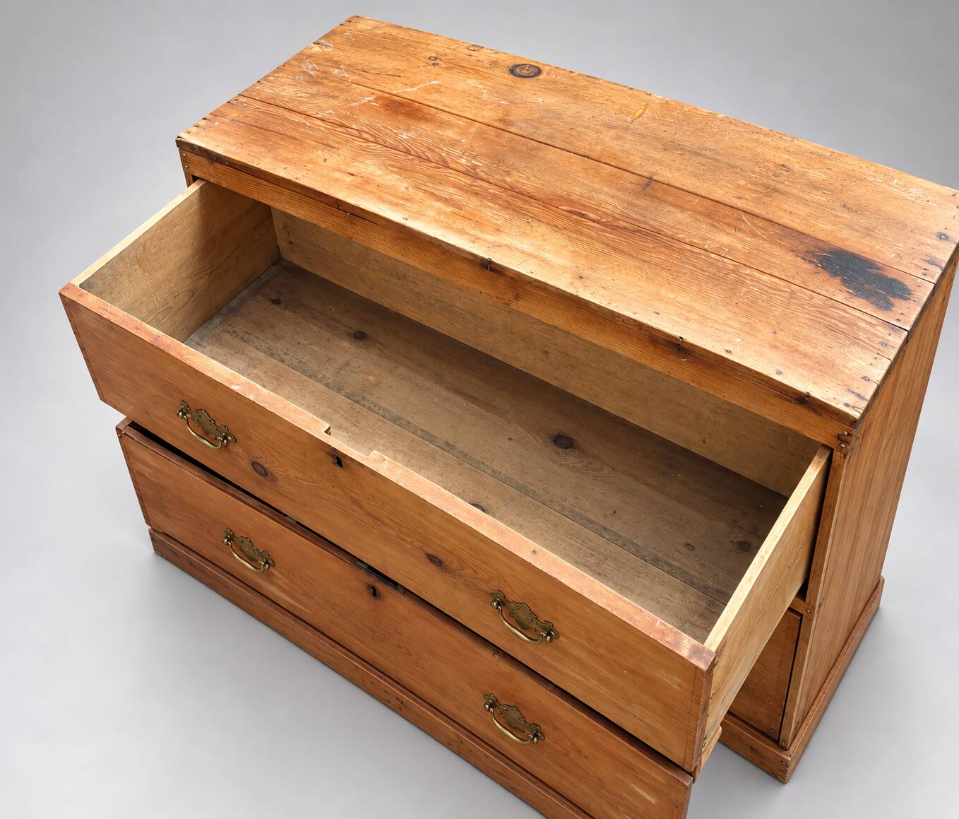 Commode basse ancienne en pin – 2 grands tiroirs