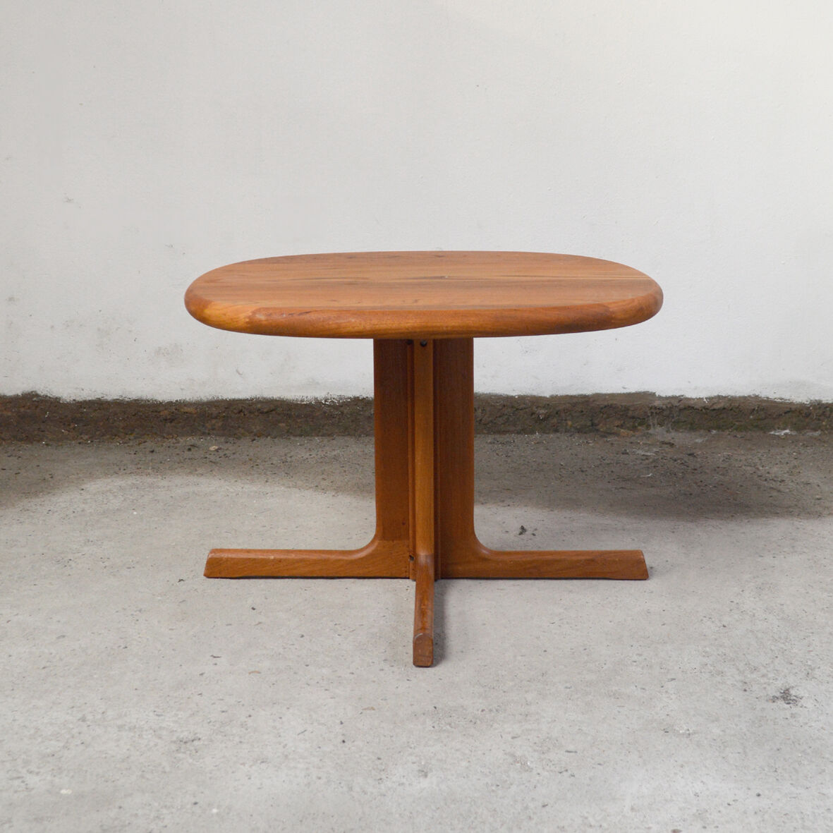 Table low Scandinavian dyrlund, 1960