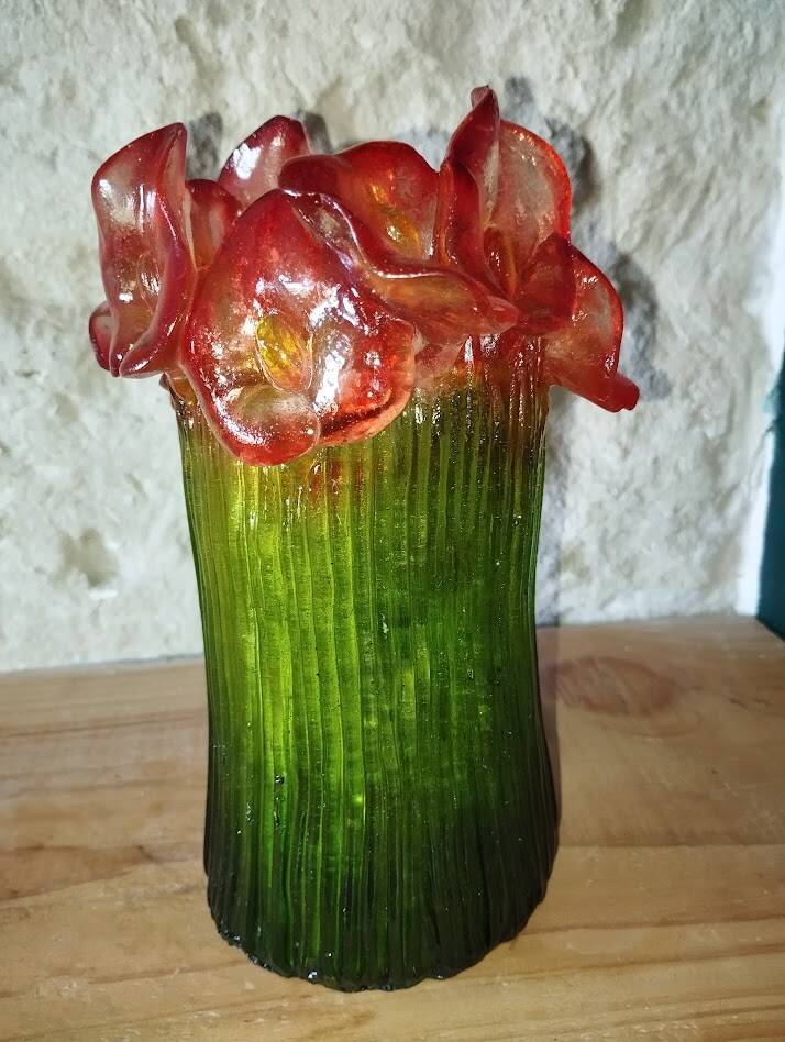 Pair of vintage bakelite vases resembling tulips – 1940s/50s