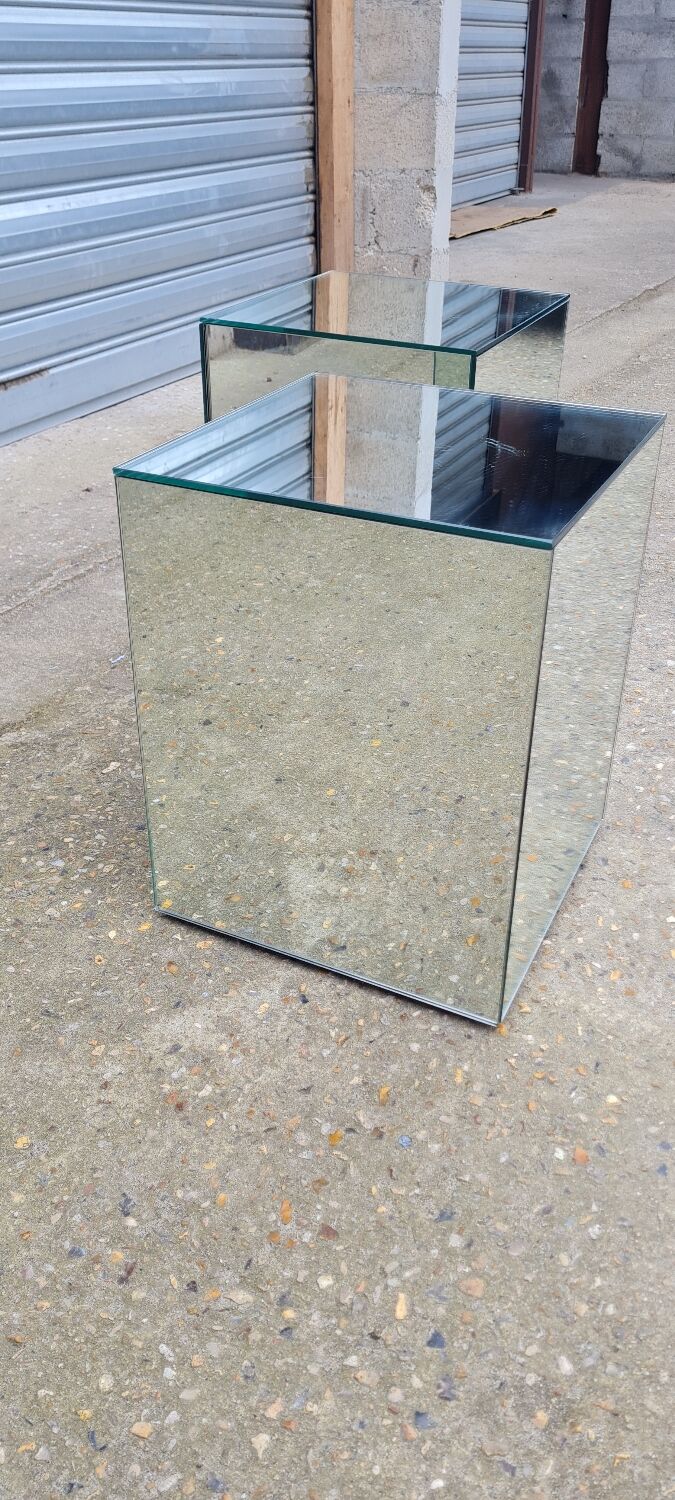 Sofa end cube mirror