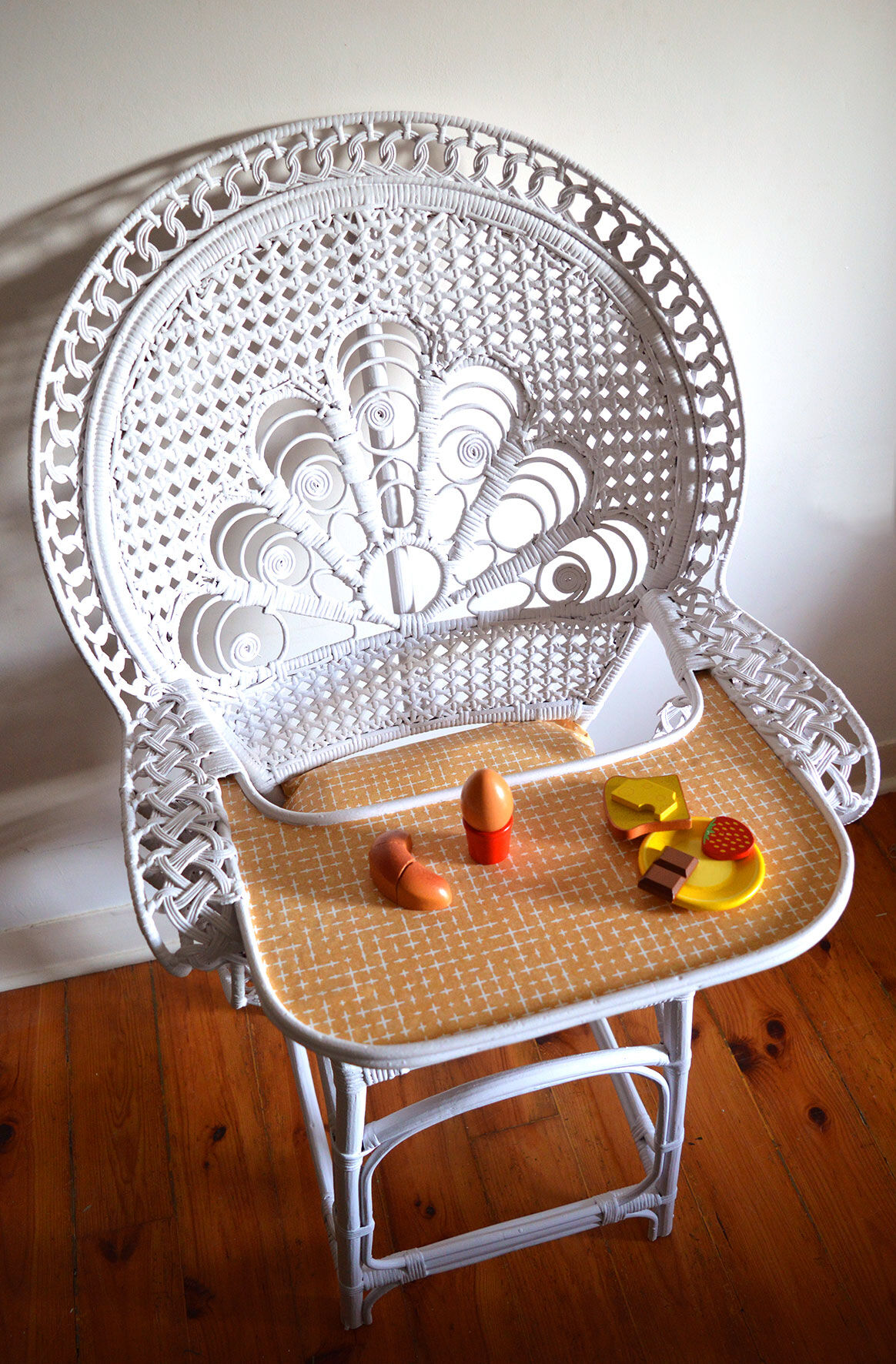 Emmanuelle high chair