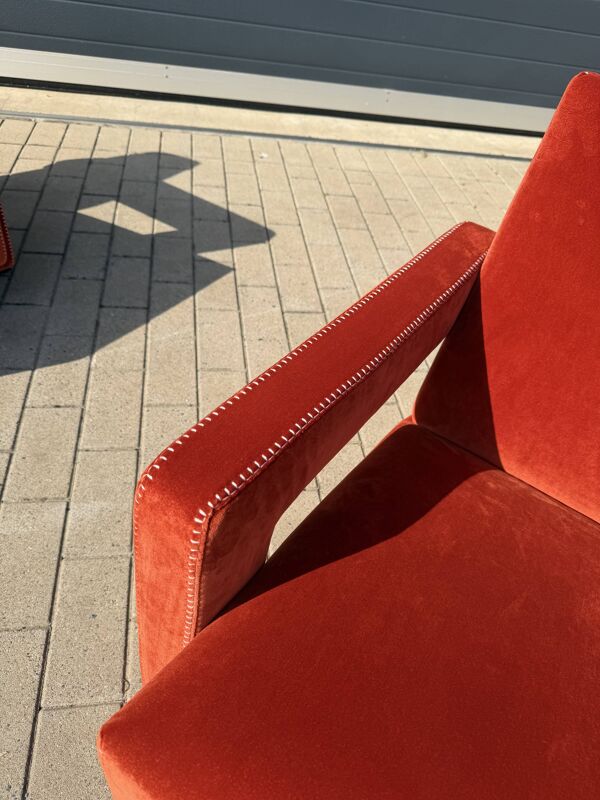 2x cassina utrecht chair in terracotta (roestbruin) velours nieuwstaat!