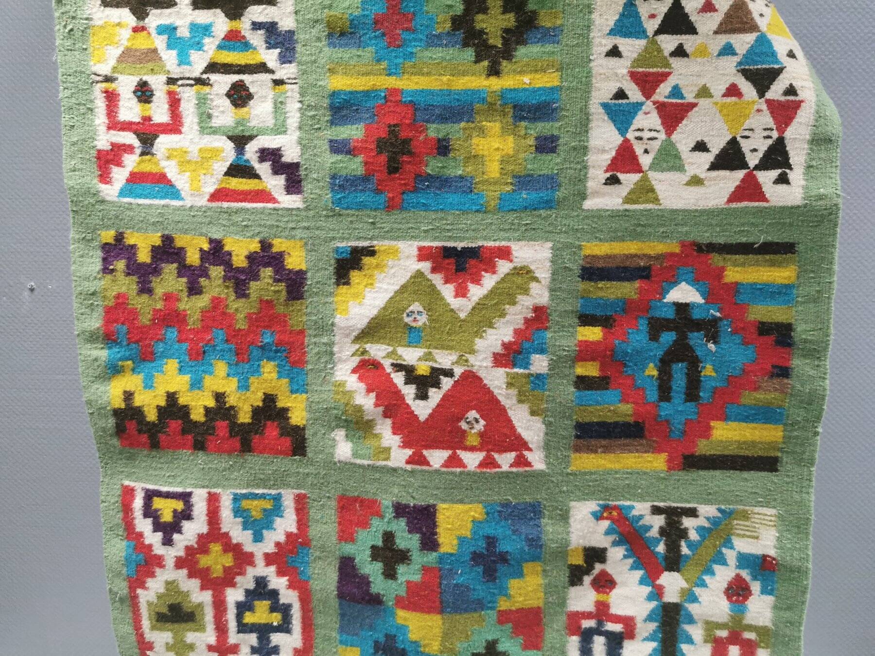 Wall hung wool rug in many colors (Can easily be made into a floor rug)