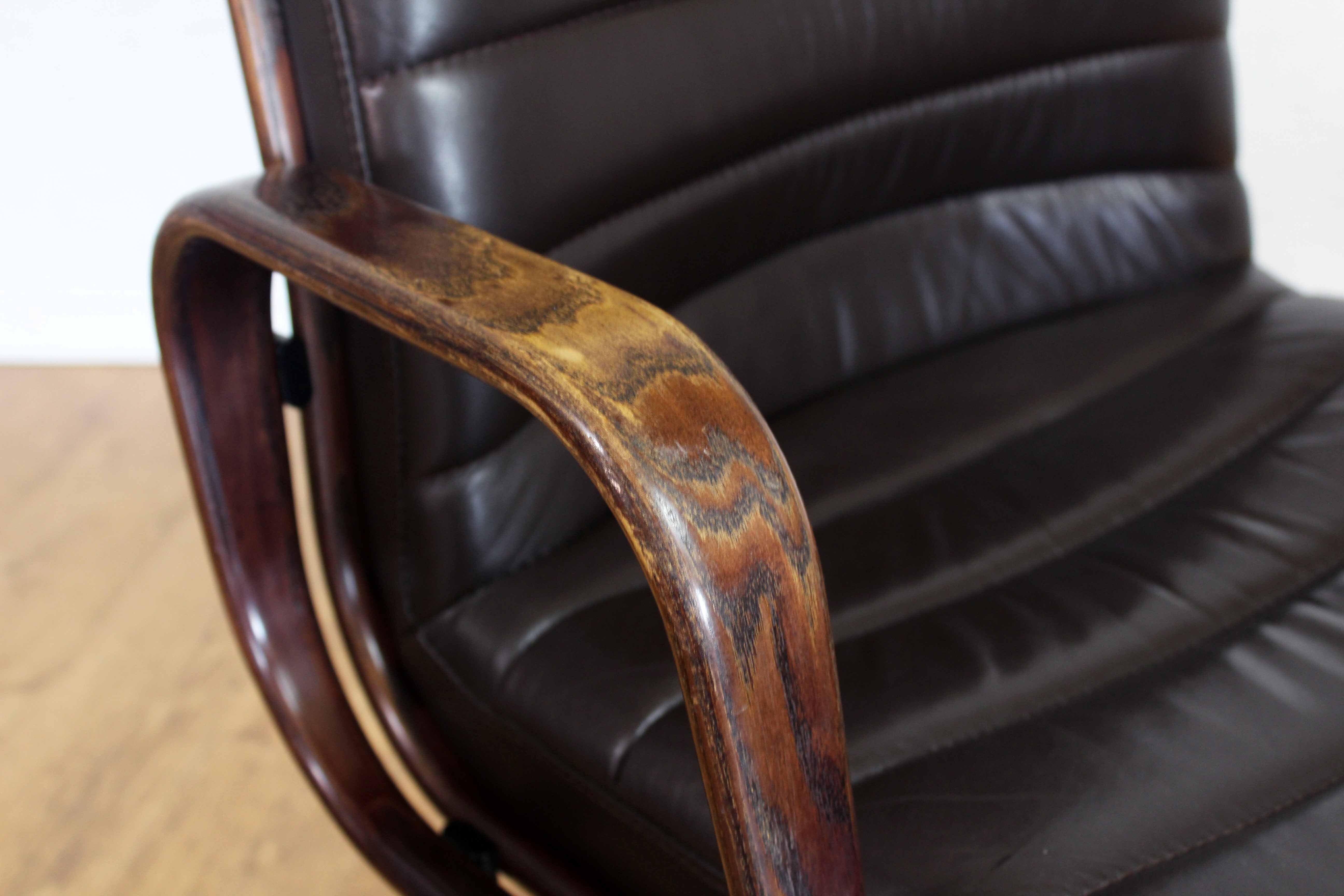 Stoll Giroflex conference chair in leather and 1960s wood