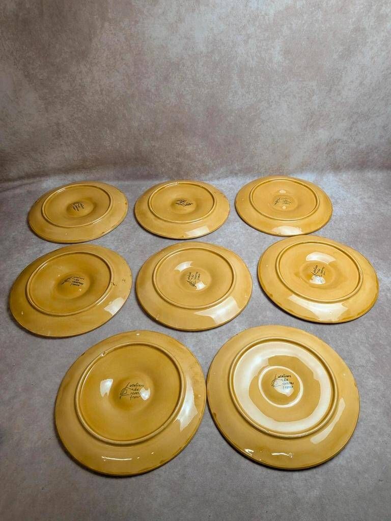 Set of 8 vintage oyster plates in majolica – Ateliers du Revernay
