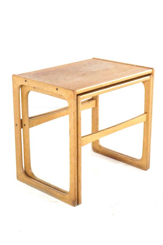 Ensemble de 2 tables gigognes en chêne - design danois - moderne du milieu du siècle