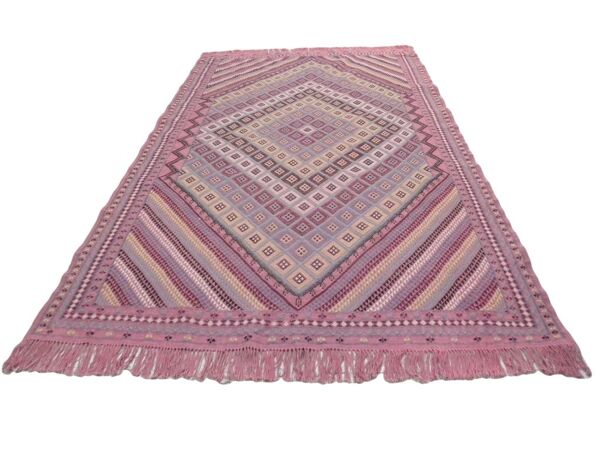tapis kilim rose tissé à plat tapis berbère tunisien margoum